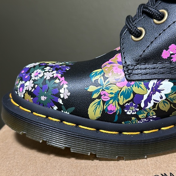 *NWB/NWOT* DR. MARTENS Women's 1460 Pascal - Black+Multi Vintage Floral Backhand - Picture 9 of 15